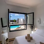 Sara Willa Playa Blanca (Lanzarote)