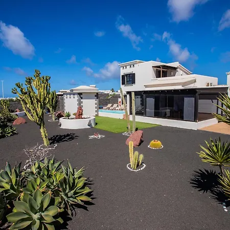 Sara Villa Playa Blanca