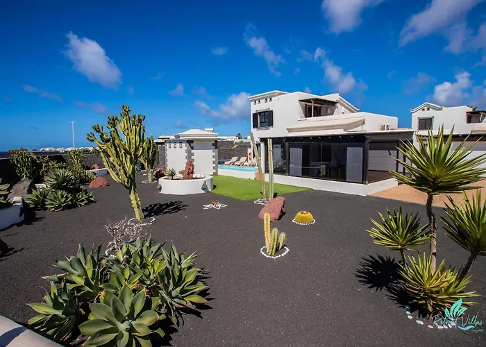 Sara Villa Playa Blanca