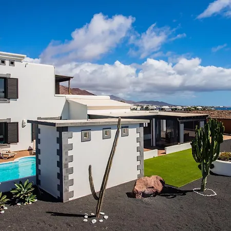 Sara Playa Blanca (Lanzarote)