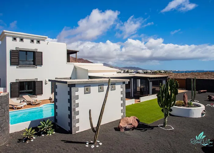 Sara Playa Blanca (Lanzarote)